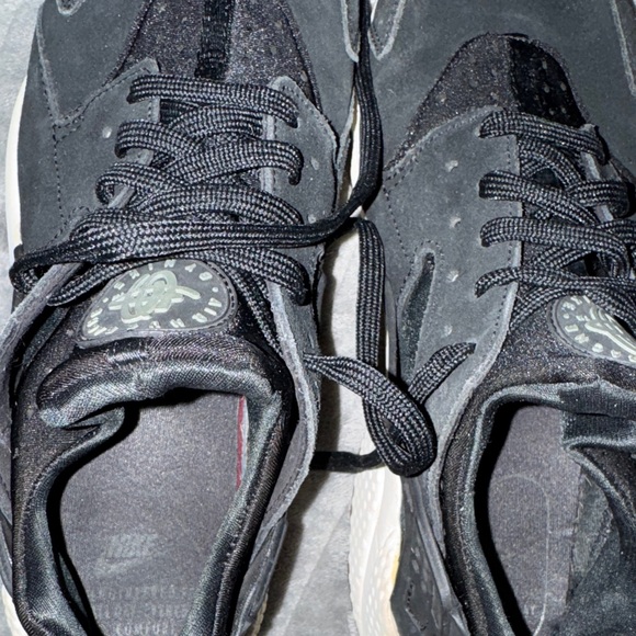 Nike Air Huarache Run sneaker in all-black colorway. - Picture 3 of 4